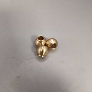 Ø10 mm-es hűtővíz golyó, sárgaréz Ø5 belsőfurattal